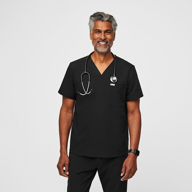 Chisec Three-Pocket Scrub Top™ in Black